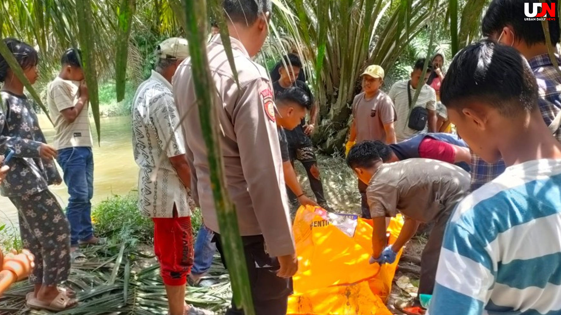 Ditemukan Mayat Tanpa Identitas di Sungai Riau, Warga Geger