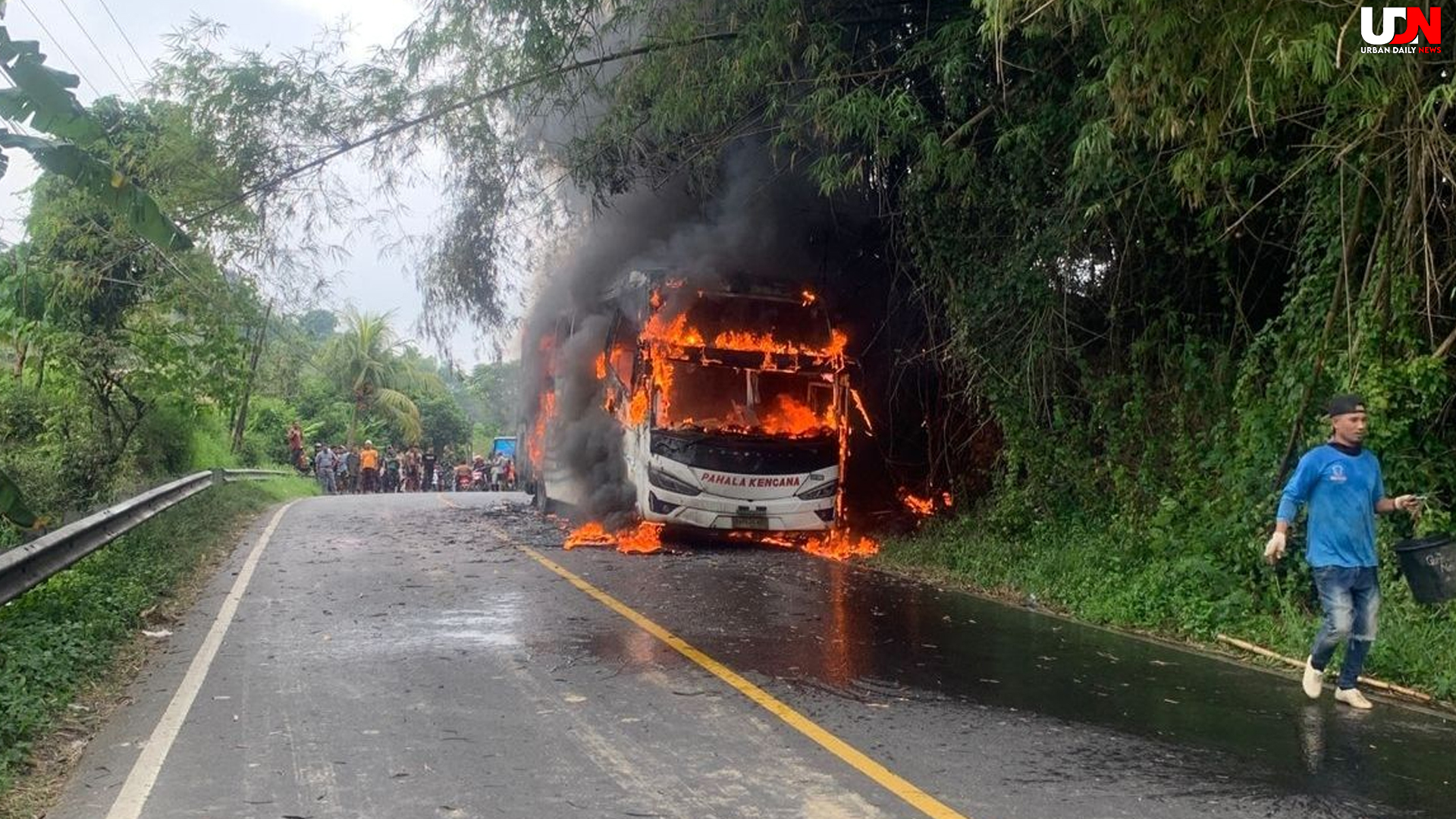 Bus Pahala Kencana Terbakar di Bangkalan, Diduga Rokok Ilegal