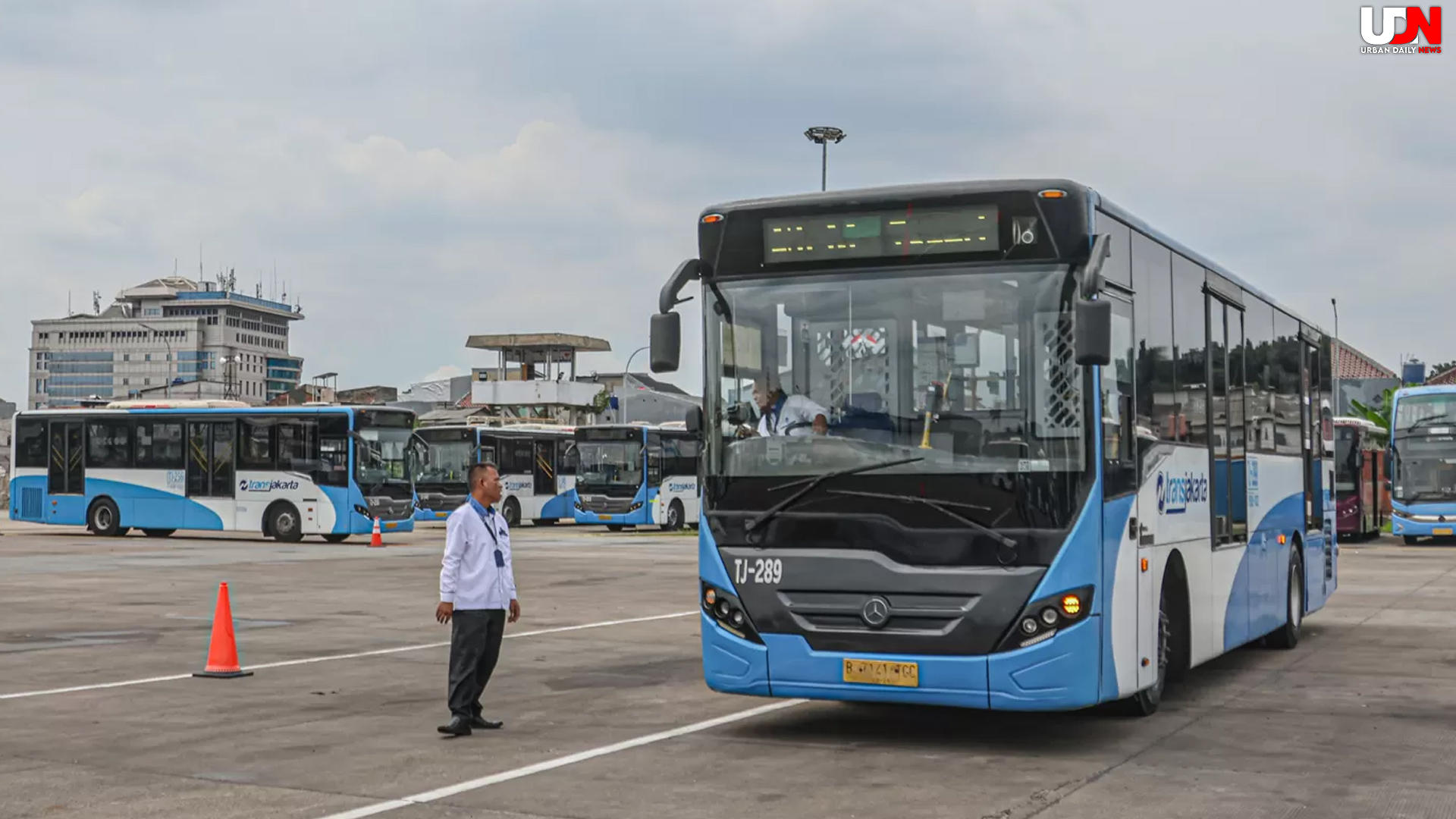 TransJakarta Rp 1, HUT Jakarta Dinikmati Warga Sekitar Kota