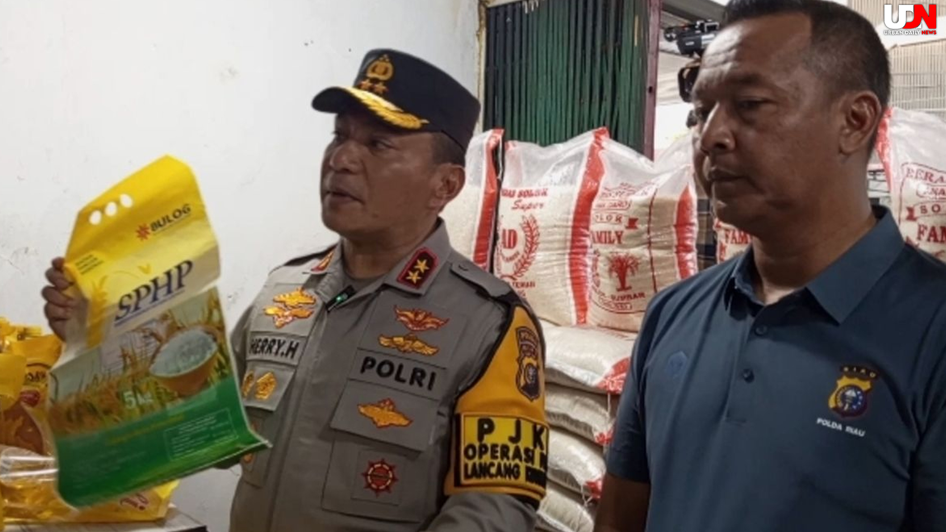 Modus Baru Pengoplos Beras Pakan Ternak Titip di 22 Minimarket