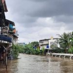 Tanggul Ambruk, Mampang Disapu Banjir Setinggi 1,2 Meter