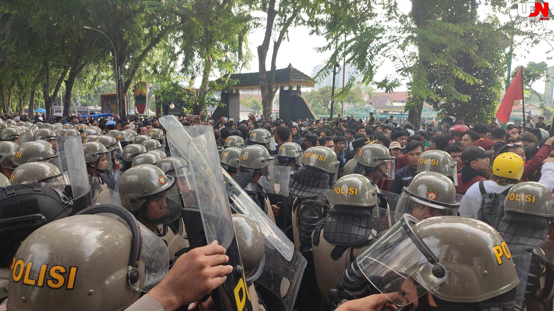 Pasca Bentrok DPRD Sumut, 42 Pengunjuk Rasa Dilepaskan Polisi