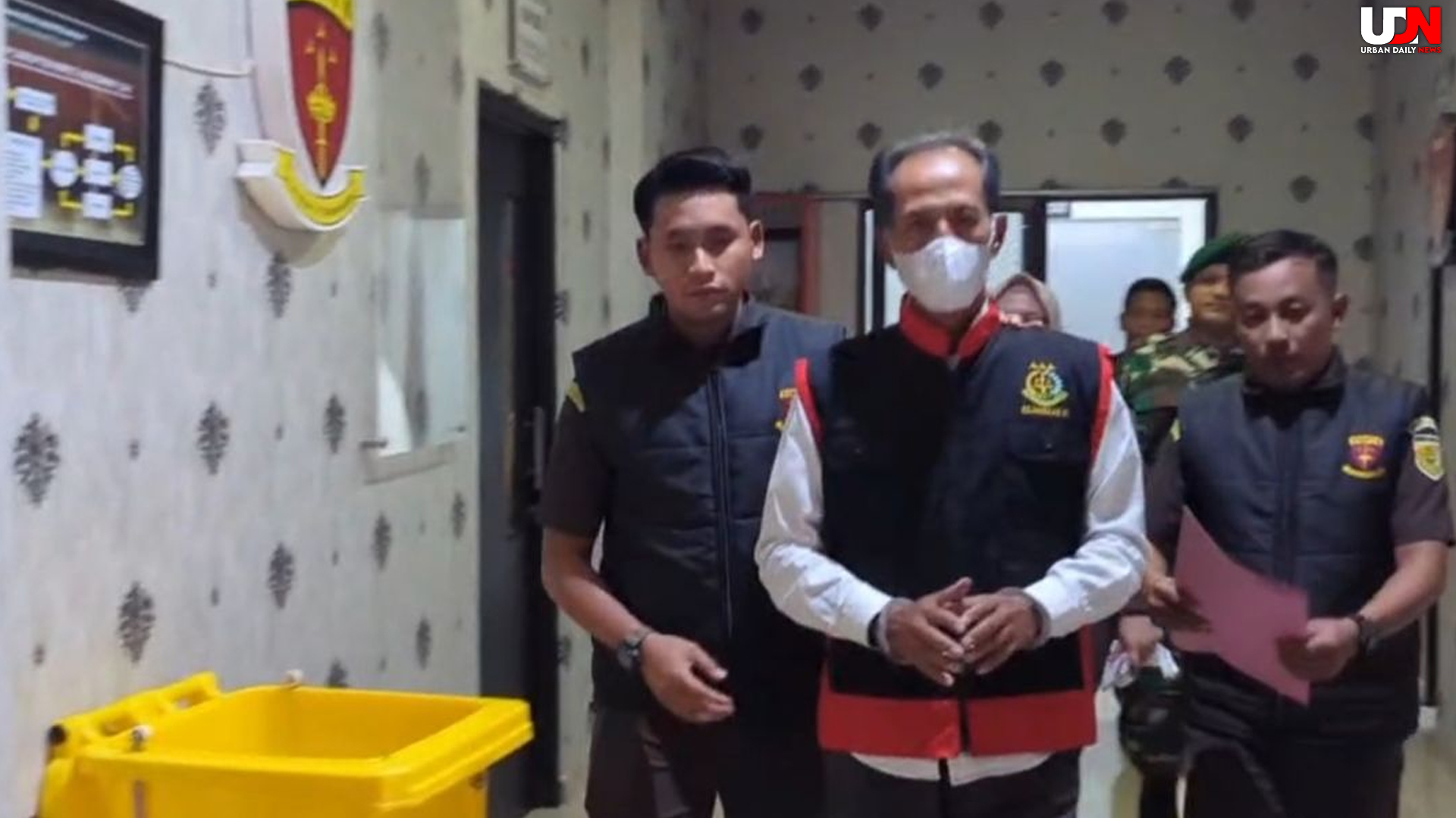 Kades Madiun Ditahan Tersangka Korupsi Kolam Renang 600 Juta