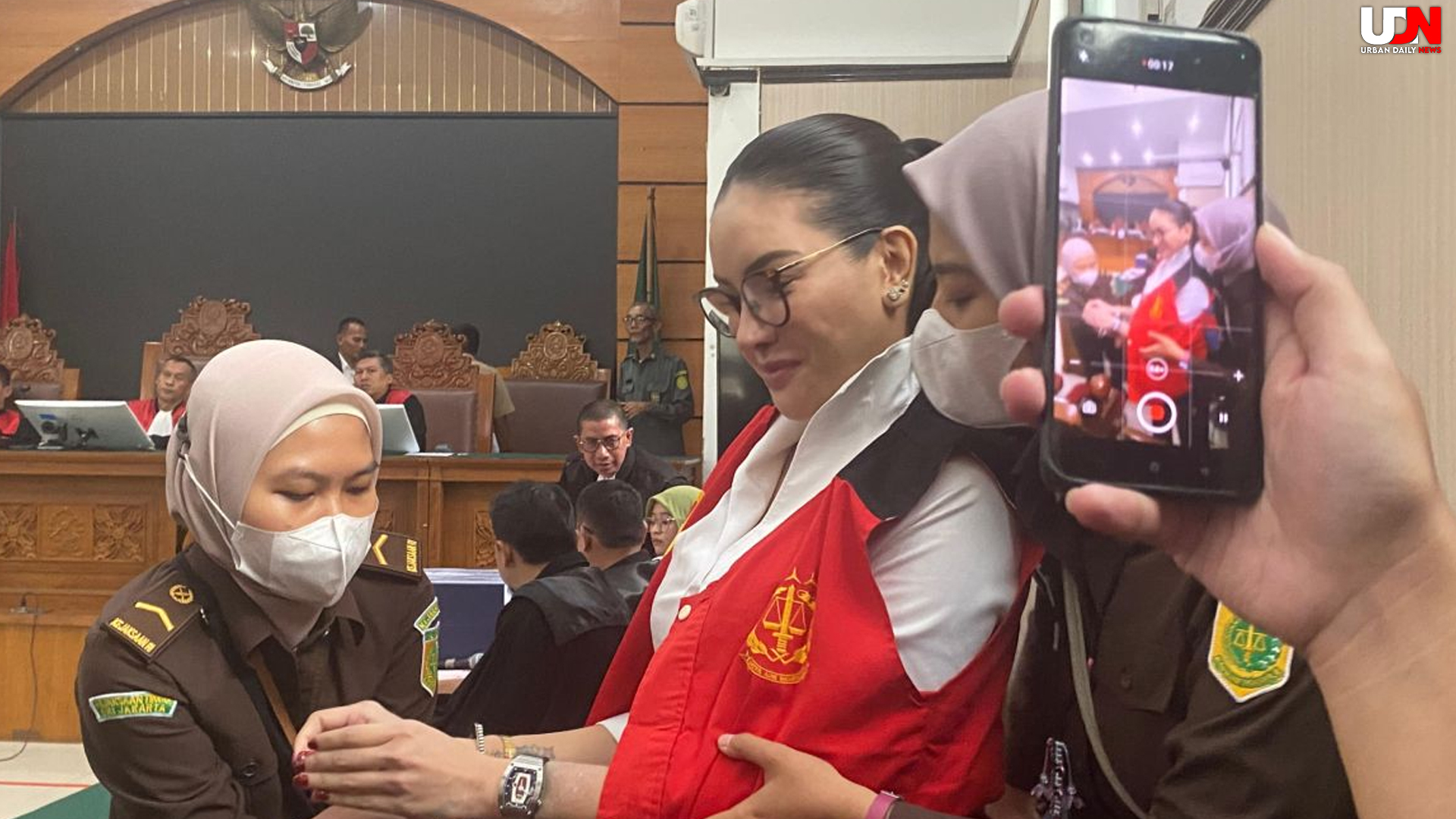 Tangis Nikita Mirzani: Suami Reza Gladys Rp 20 M Produk Spesial