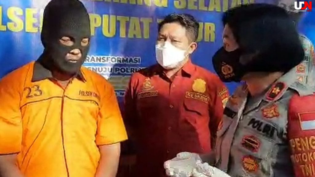 Barbar! Pria Bekasi Lukai Kurir dengan Sajam, 1 COD Jadi Pemicu