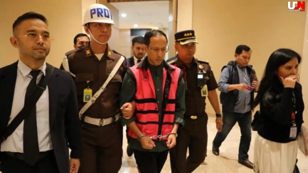 4 Tersangka Pakai Rompi Pink, Sosperda DPRD Jember Kini Ditahan