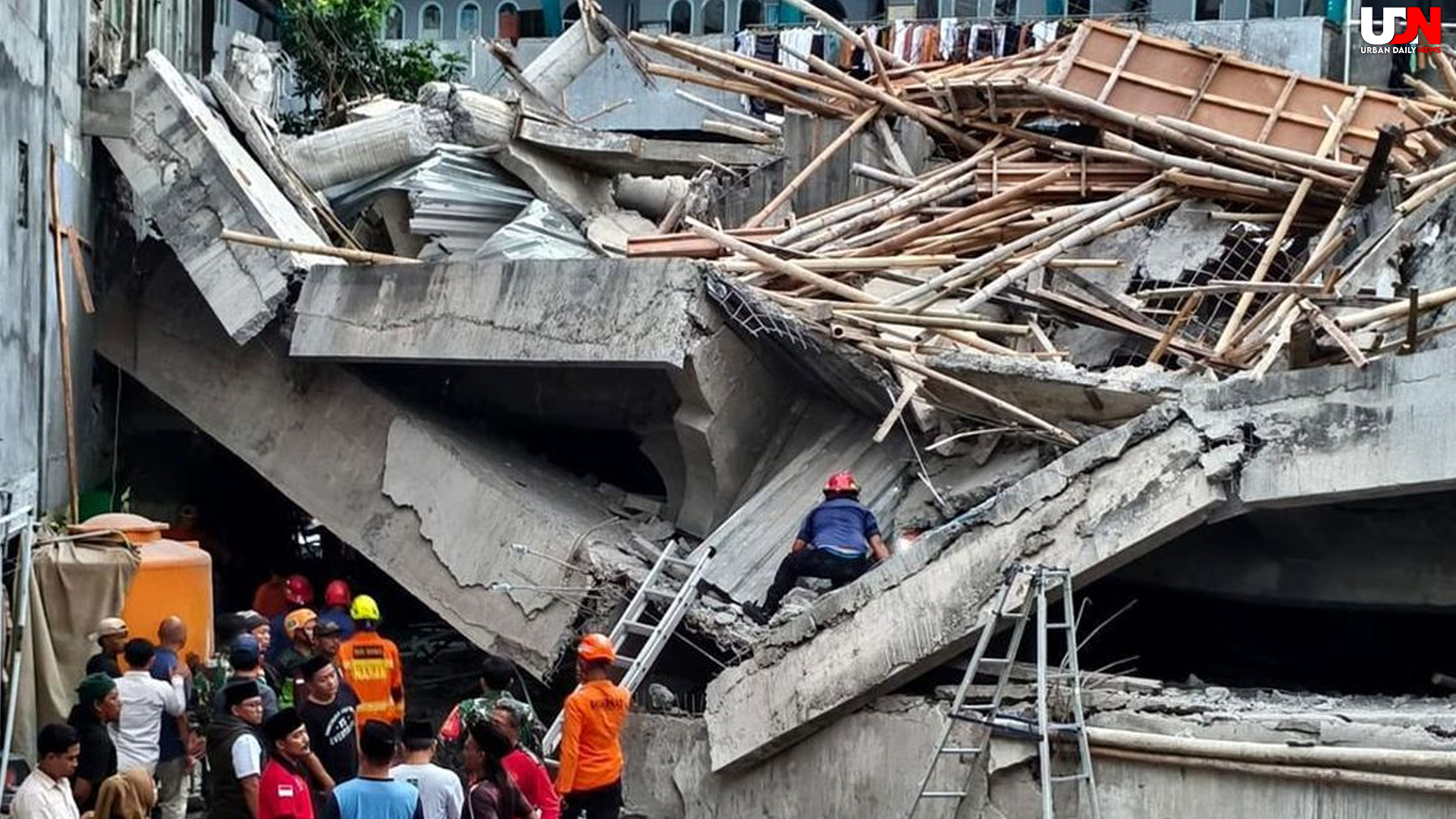 Sidoarjo Dilanda Tragedi Ponpes 91 Santri Masih Diselamatkan