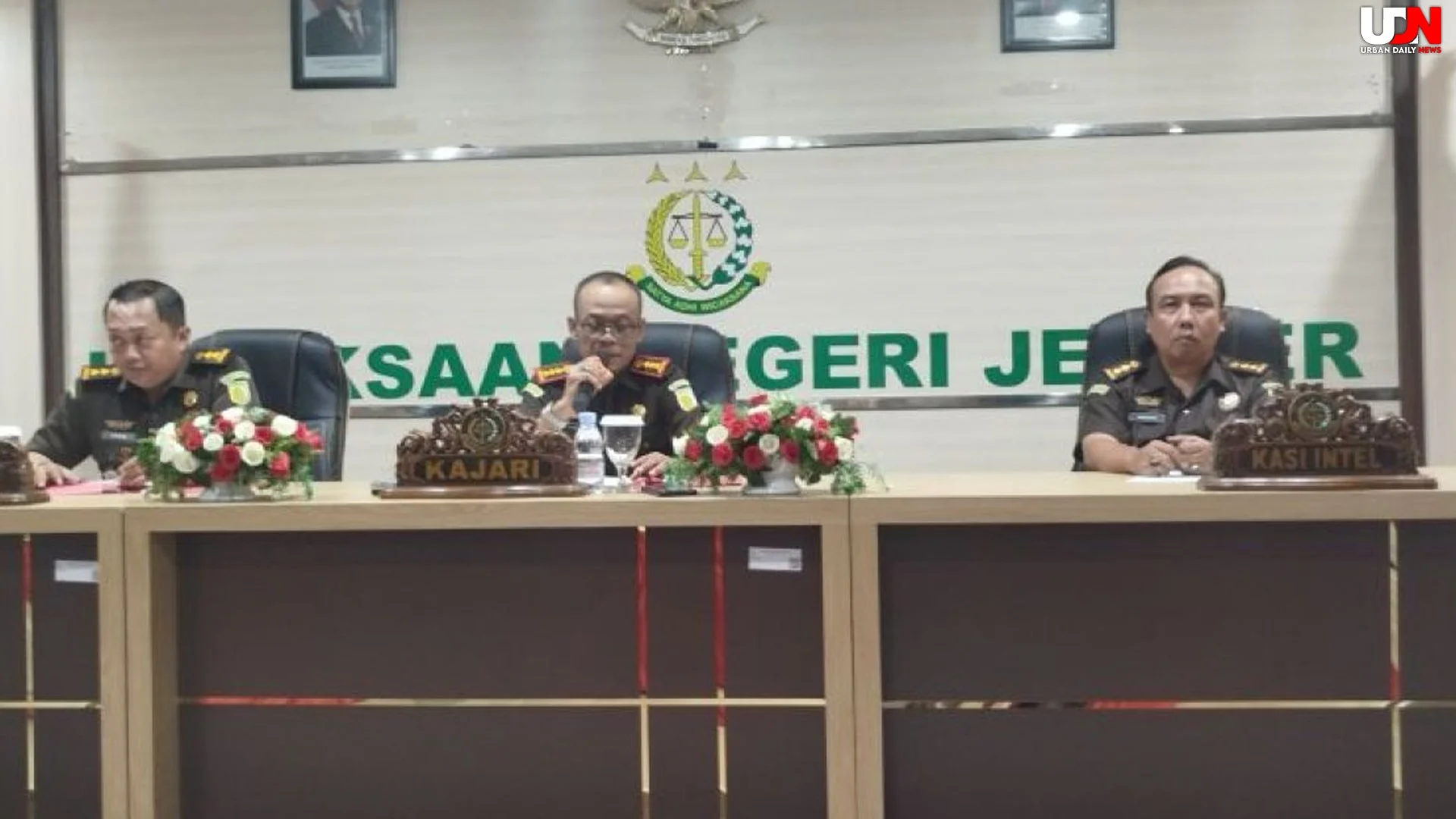 4 Tersangka Pakai Rompi Pink, Sosperda DPRD Jember Kini Ditahan
