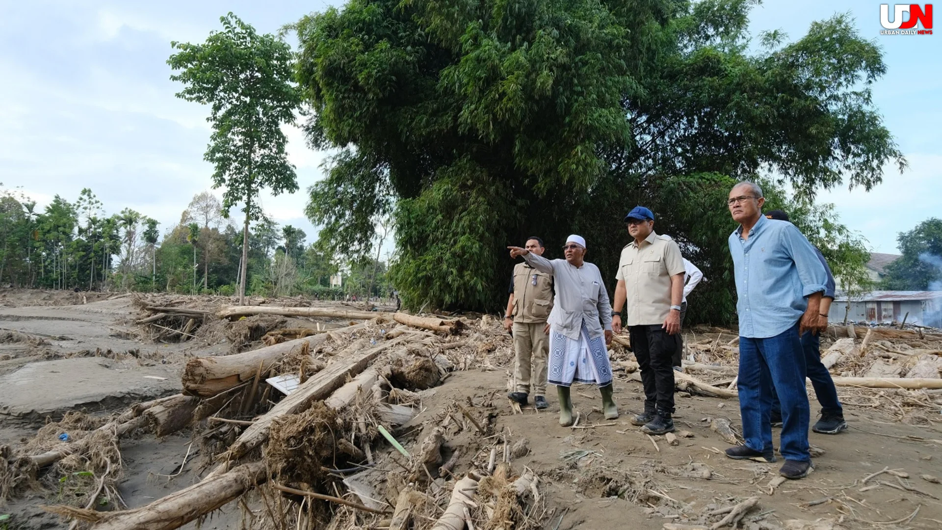 Menteri Ekraf Terima 4 Keluhan Utama Korban Banjir Saat Tinjau Aceh