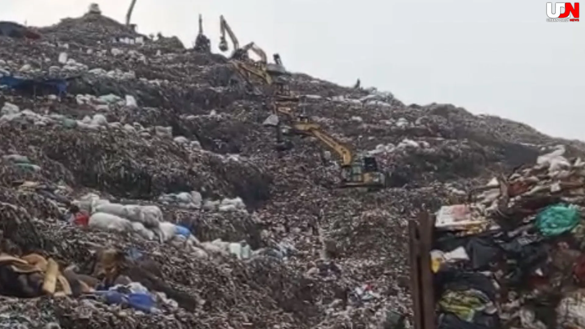 Heboh Bukit Sampah Bantargebang Tembus Tinggi 70 Meter, Longsor Picu Banjir