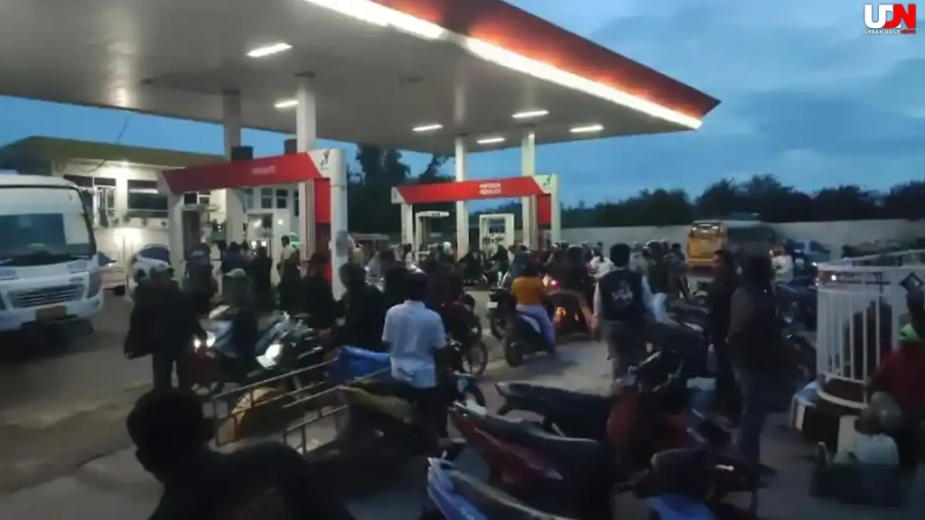 Dampak Longsor Tapteng, 5 SPBU Kosong Bikin Warga Antre Gila