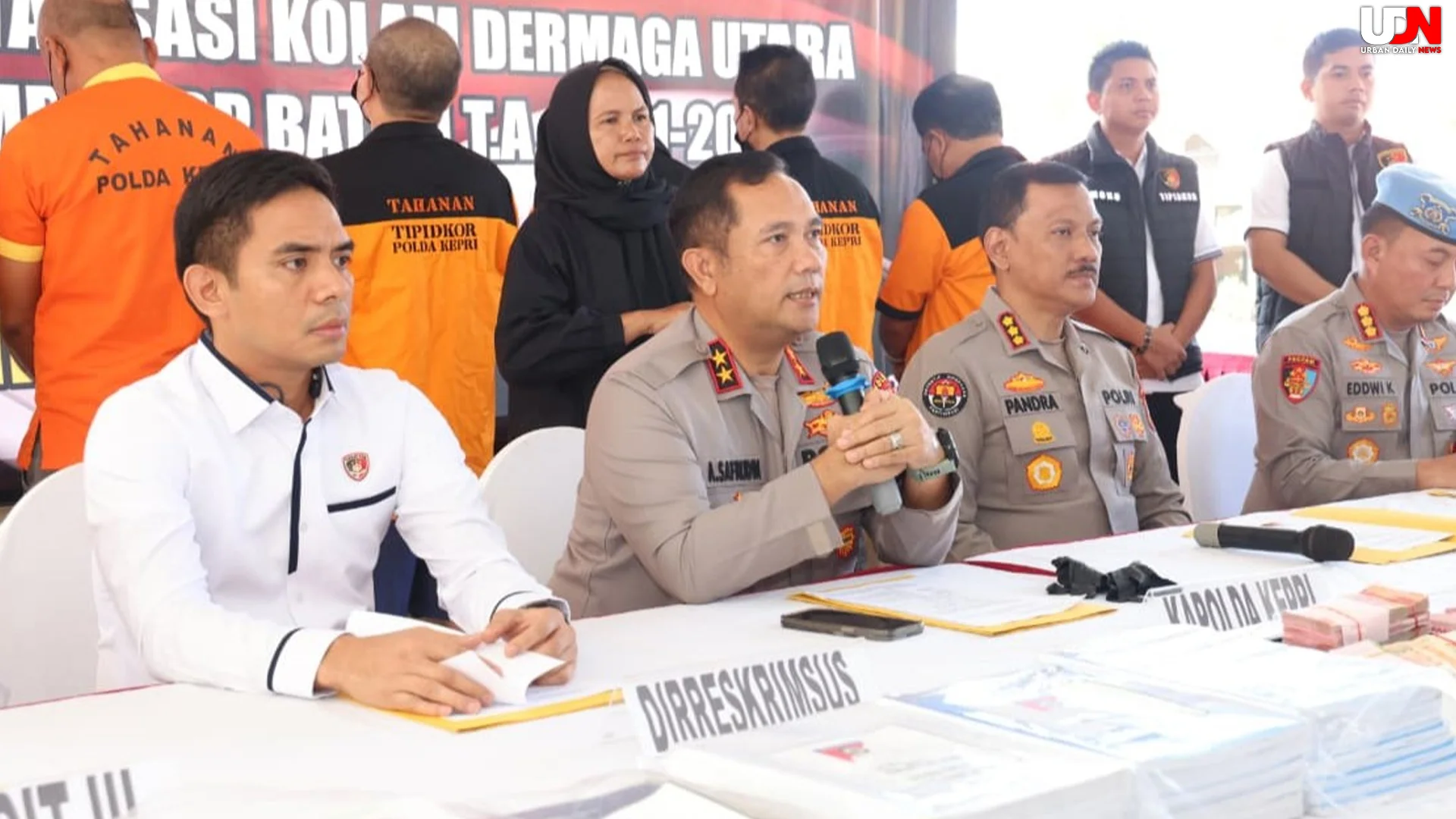 Dermaga Batu Ampar Korupsi: 7 Tersangka Riau Diserahkan