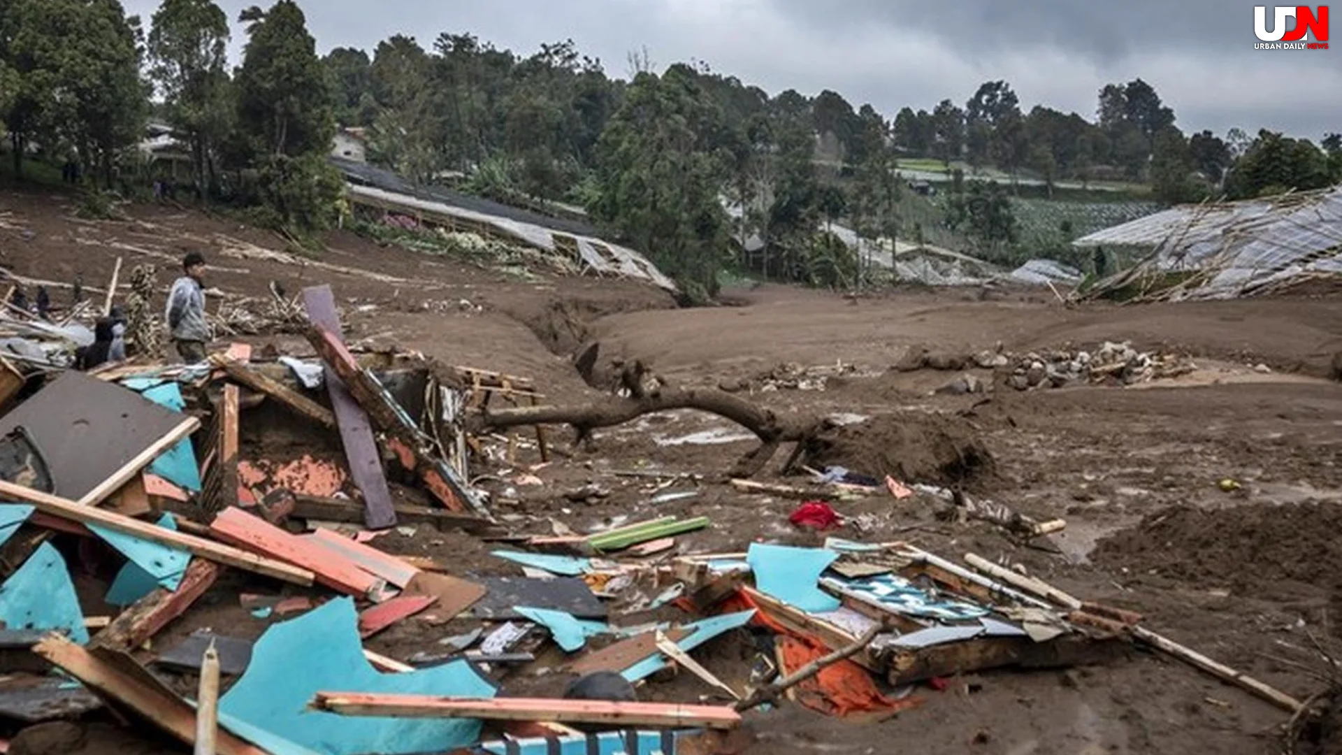 Longsor Cisarua Bandung Barat 25 Tewas 65 Masih Dicari Warga Turut Evakuasi