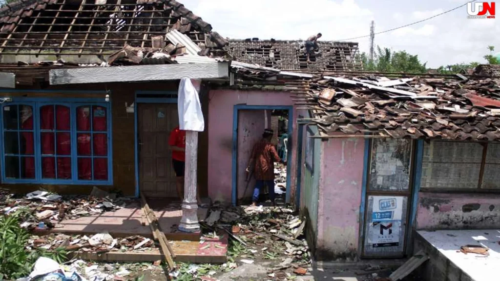 Puting Beliung Hantam Probolinggo 8 Rumah Warga Rusak Parah