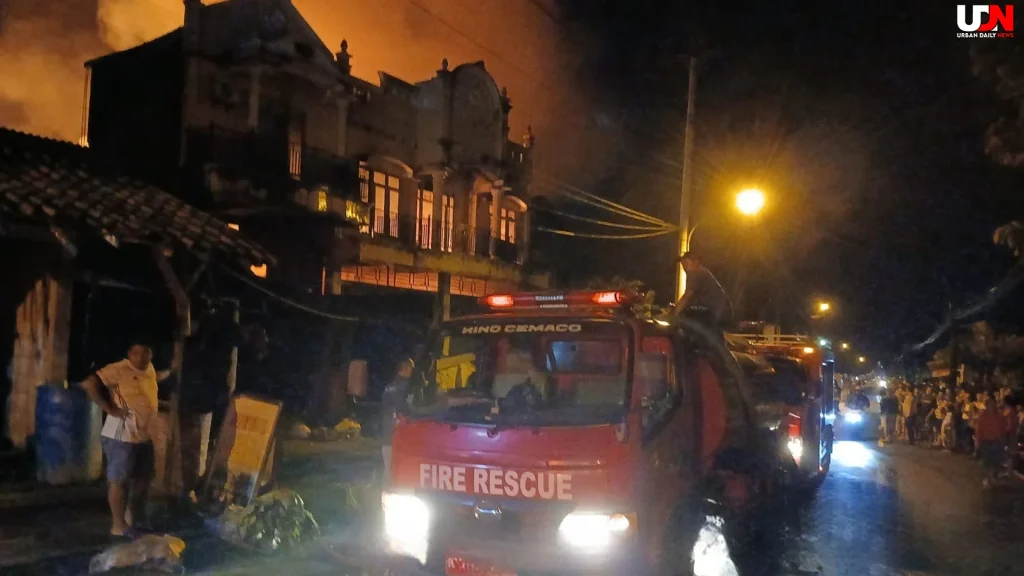 Gudang Furnitur Jepara Dilanda Api 13 Mobil Damkar Bergerak Cepat