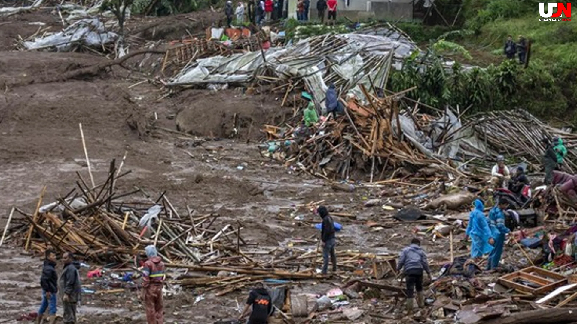 Longsor Cisarua Bandung Barat 25 Tewas 65 Masih Dicari Warga Turut Evakuasi