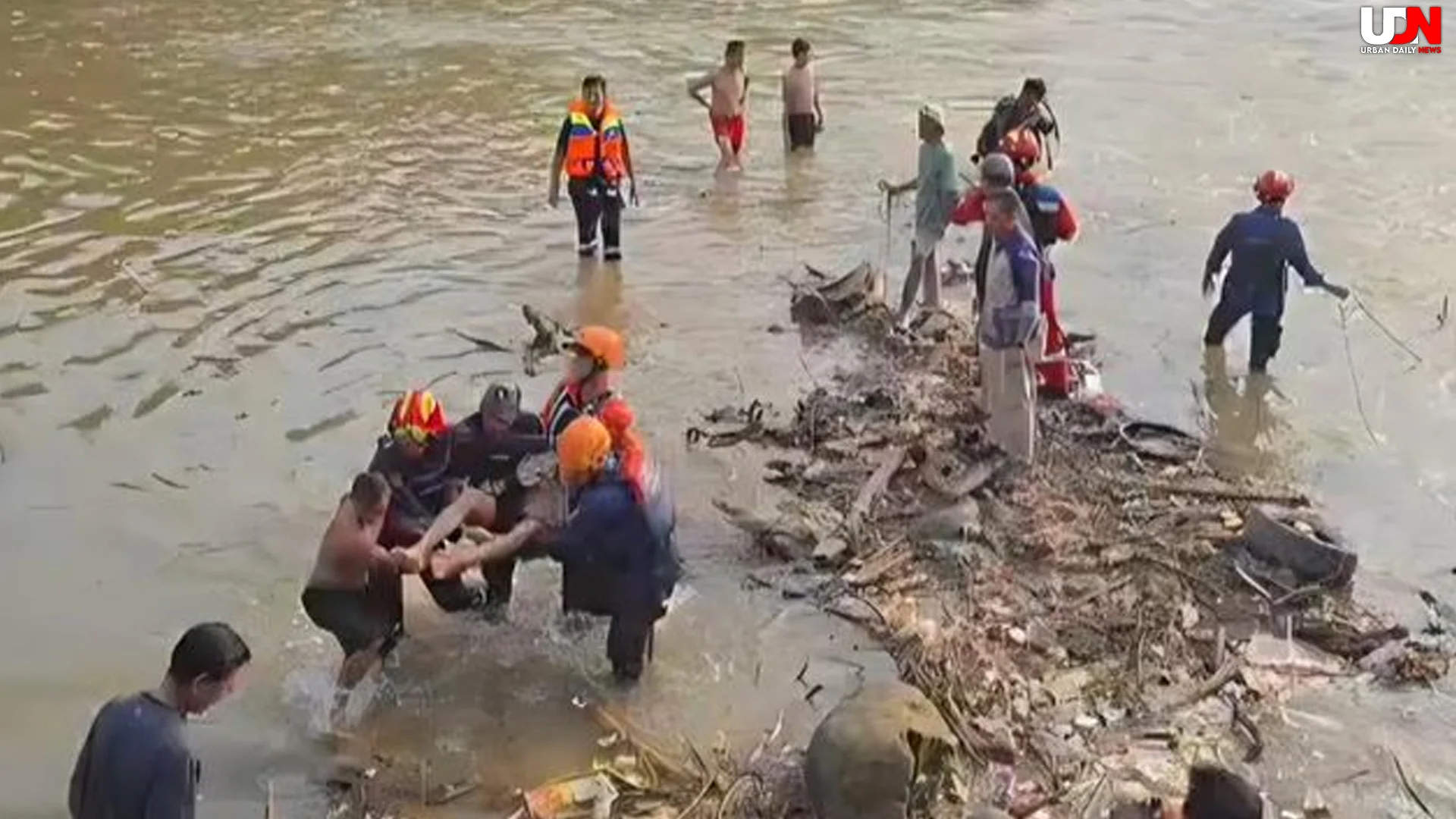 Remaja 1 Tenggelam di Curug Bogor Ditemukan Tewas Bonus Petugas Sigap Turun