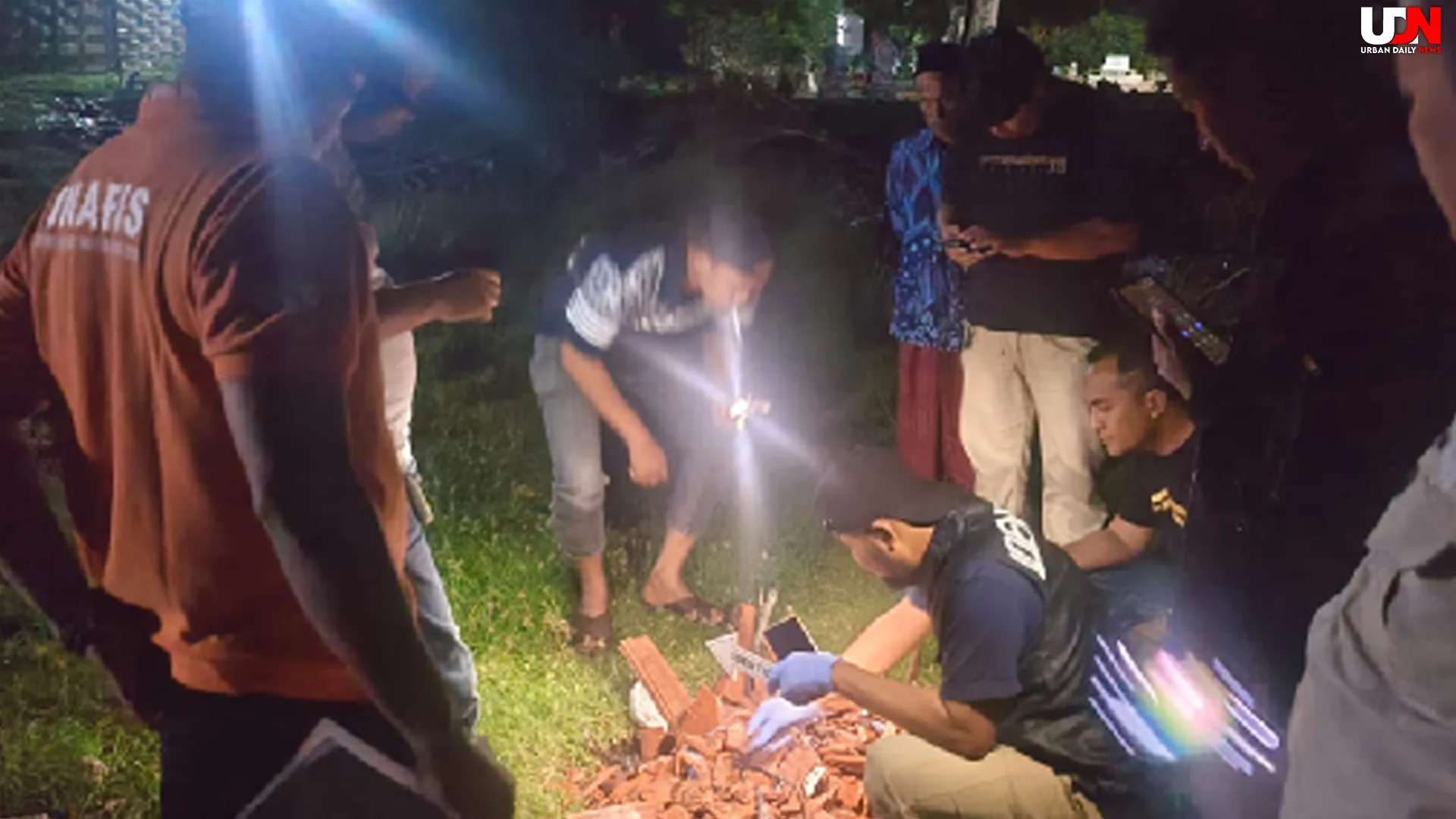 2 Pelajar Di Pamekasan Terluka Parah Ledakan Bonus Petasan Panik Warga