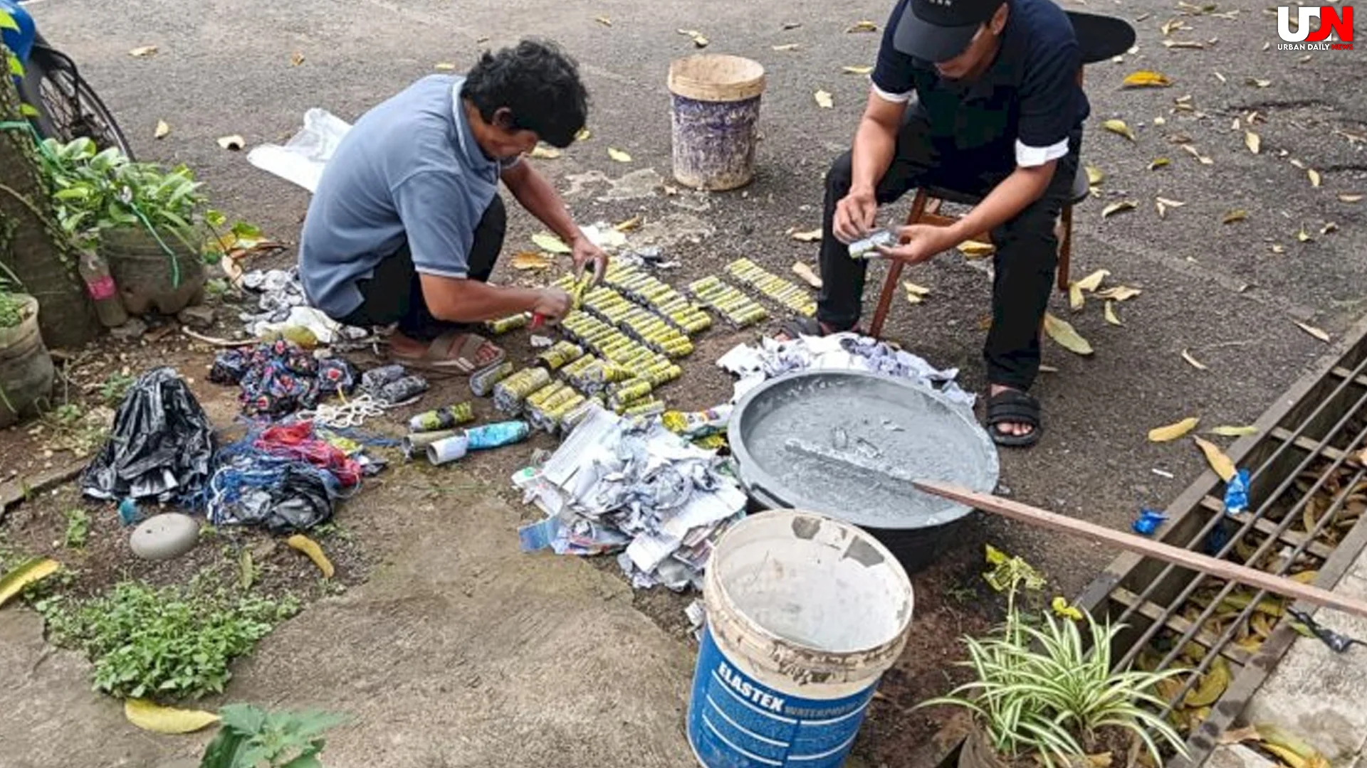 Warga Semarang Tersentak Ledakan 3 Balon Udara Super Rusak Atap Rumah