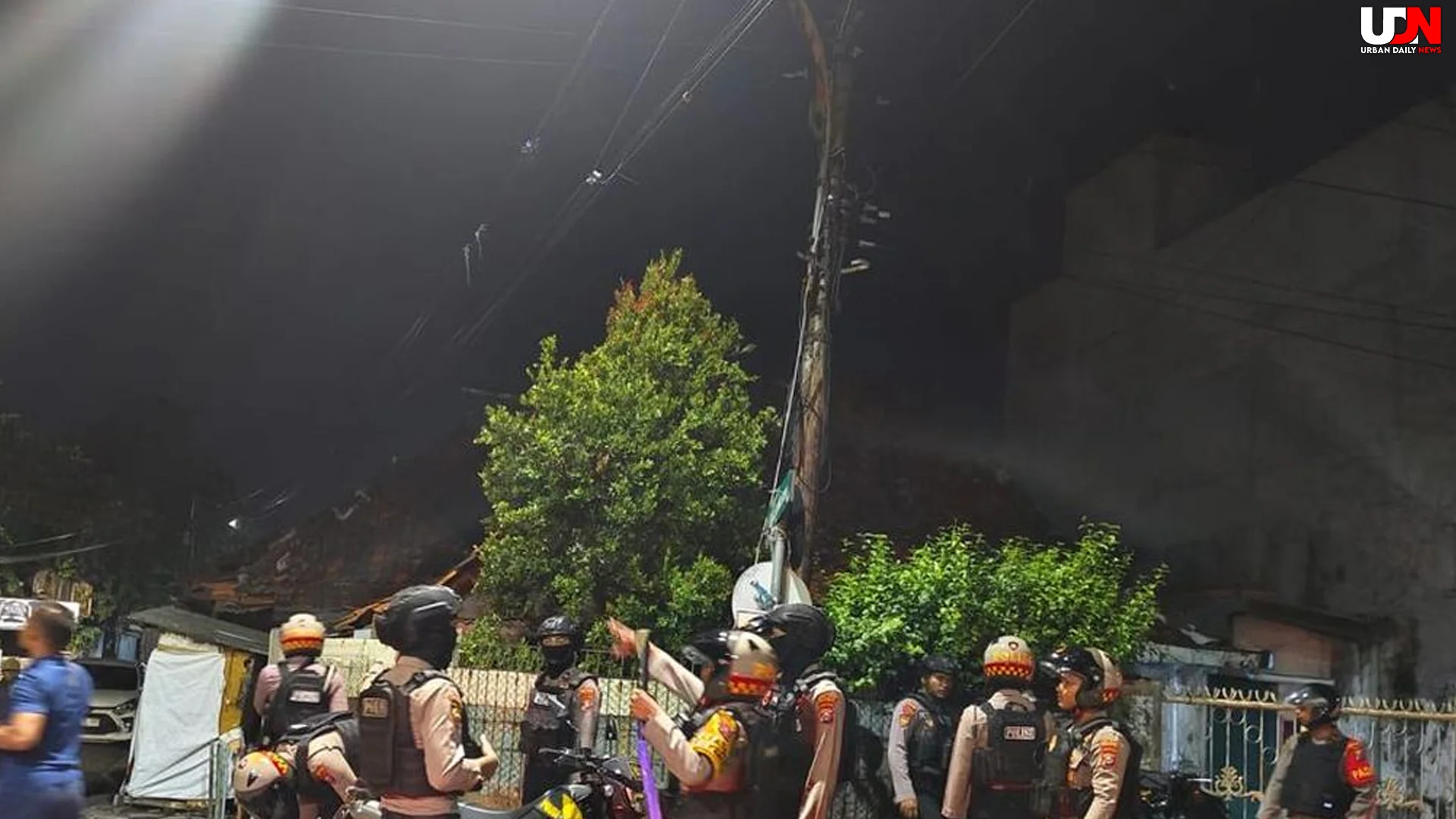 Gerombolan Pemuda Pakai 3 Celurit Absurd Dan Parang Serbu Jelambar