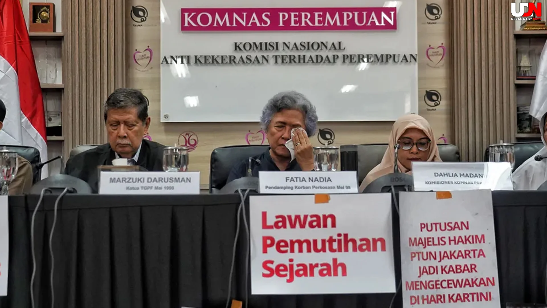 Hubungan 2 Gugatan Brutal Mentah dan Bantahan Fadli Zon 1998