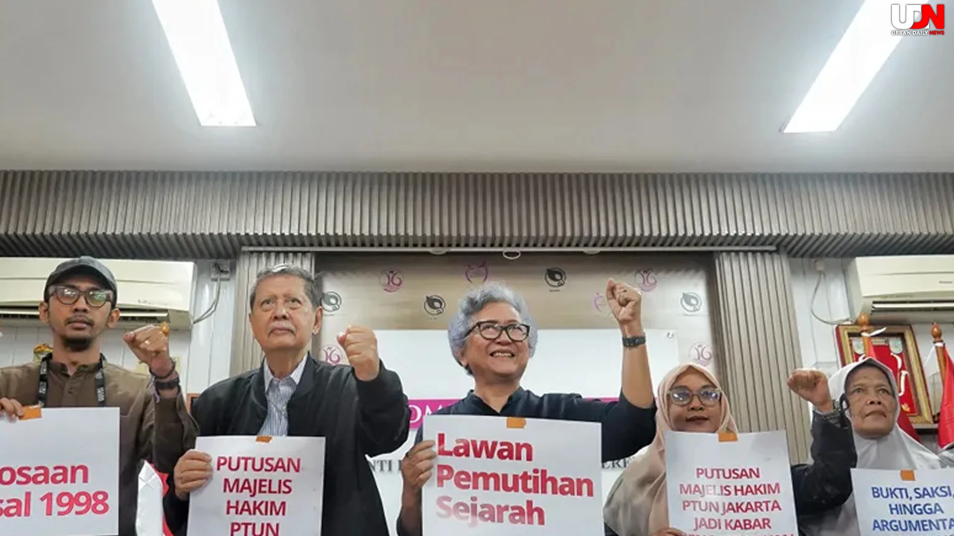 Hubungan 2 Gugatan Brutal Mentah dan Bantahan Fadli Zon 1998