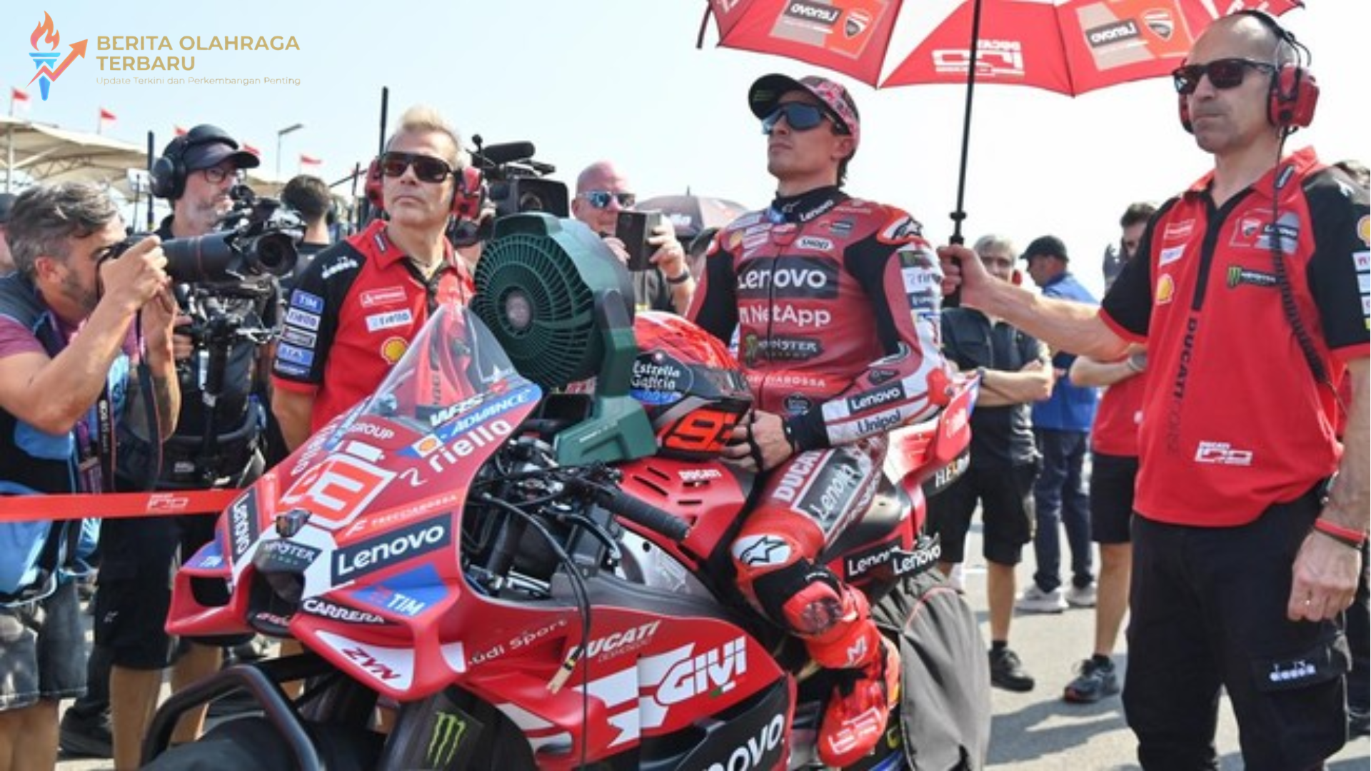 Marc Marquez mengendarai Ducati di lintasan MotoGP